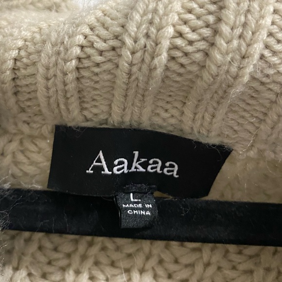 Cute Slightly Off the Shoulder Sweater - Picture 4 of 6